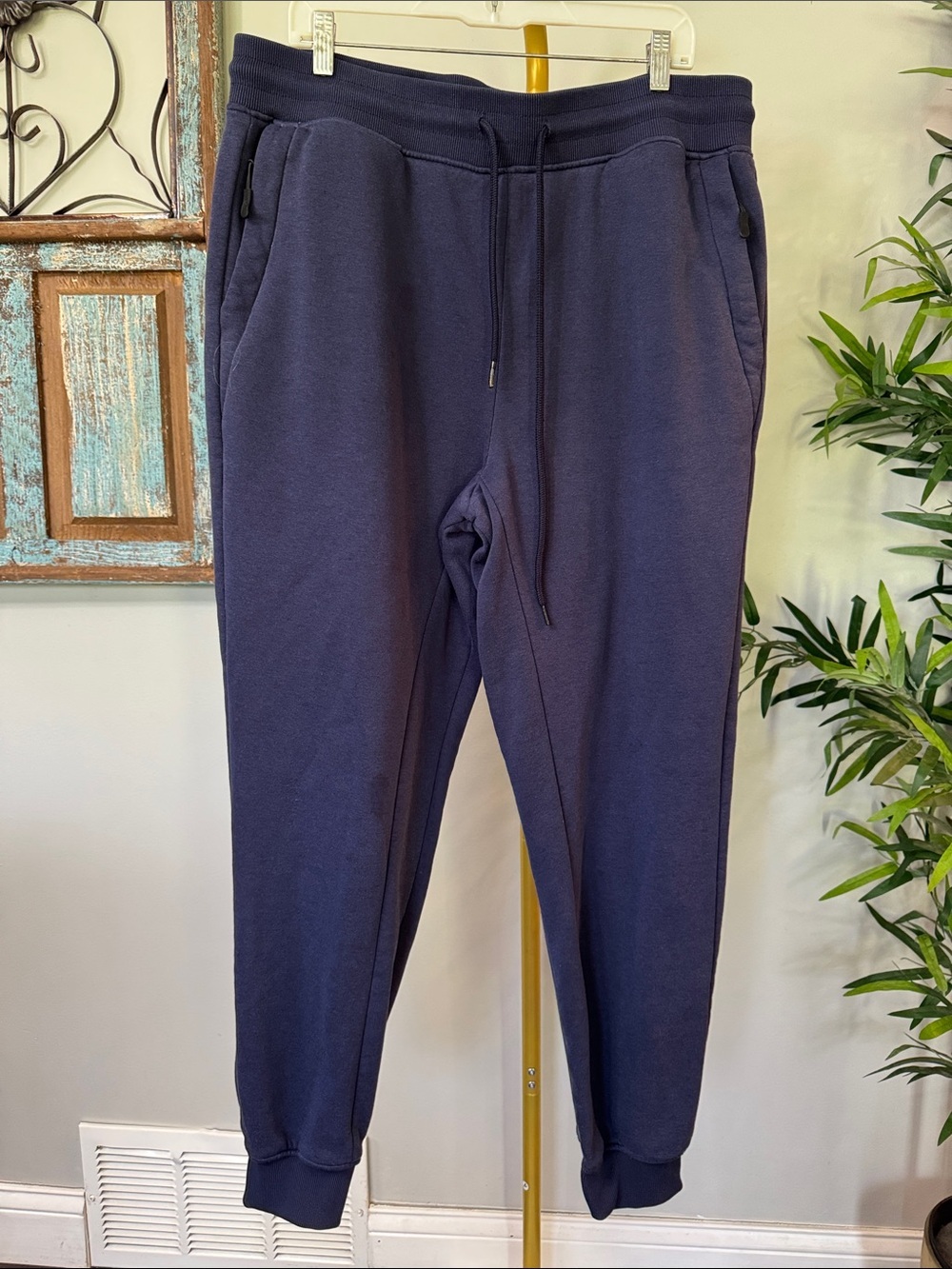 Bleeker & Mercer Men's Classic Navy Jogger Sweatpants with Zip Pockets